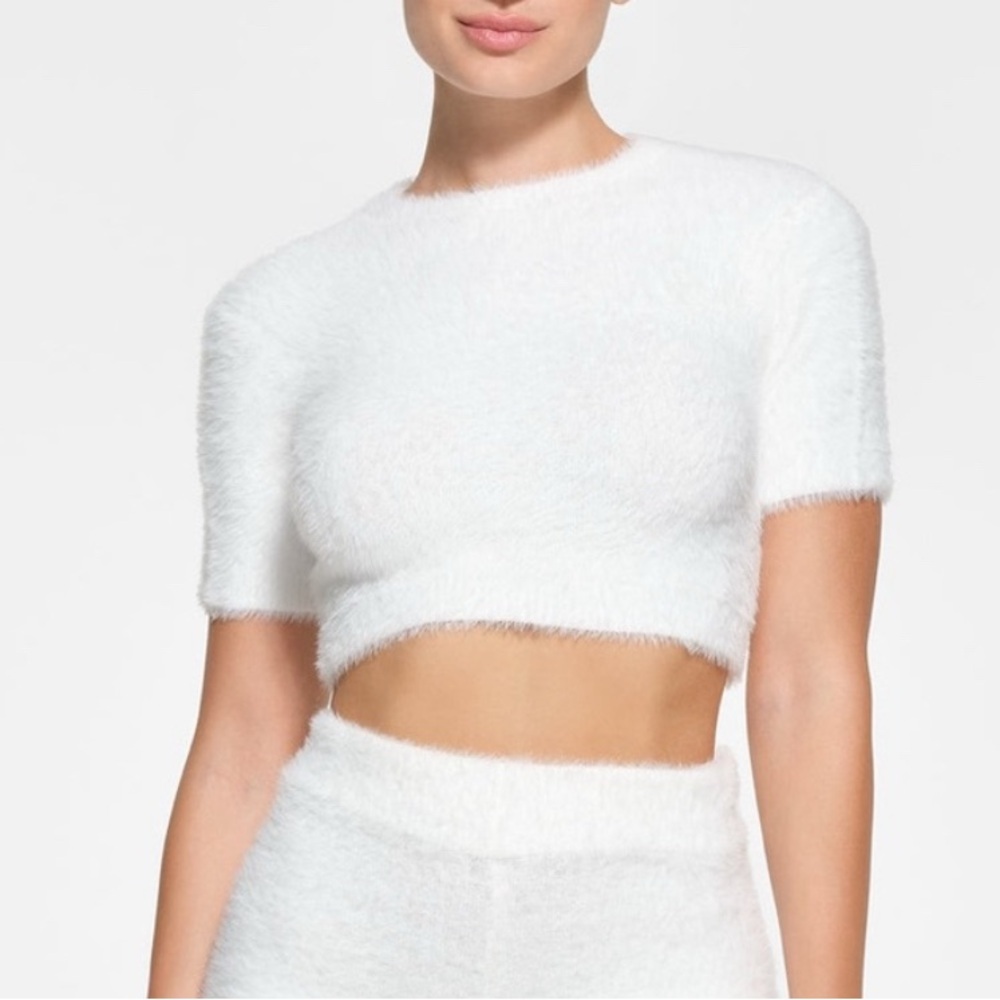 SKIMS fuzzy knit cropped t-shirt size S/M